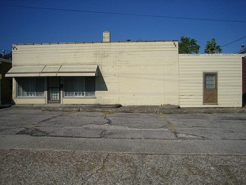 1st image of 502 N Van Buren St