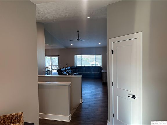 5th image of 315 N 105th St