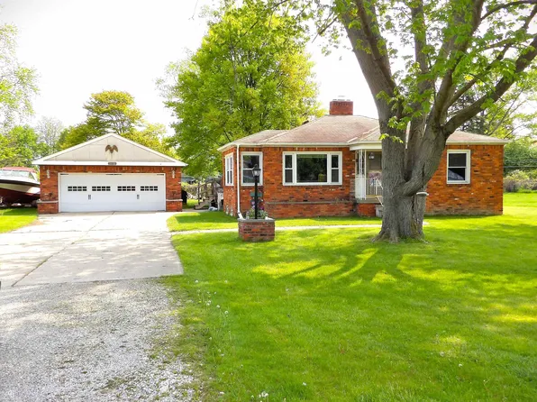 2620 Lewis Dr, Port Huron, MI 48060