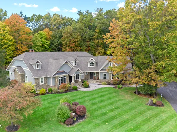 25 Foxhound Run, Saratoga Springs, NY 12866