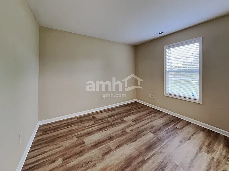 114 Elgin Ln — Photo 16