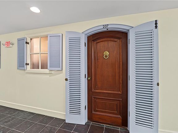 4th image of 700 S Peters St APT 207