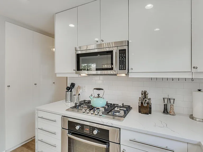 3209 Sailmaker Ln — Photo 17