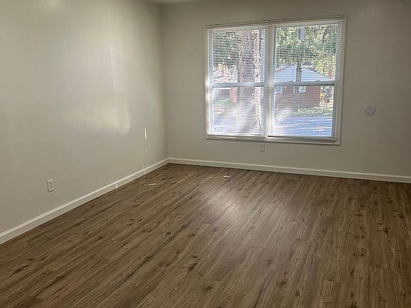 5th image of 17 Crescent Dr