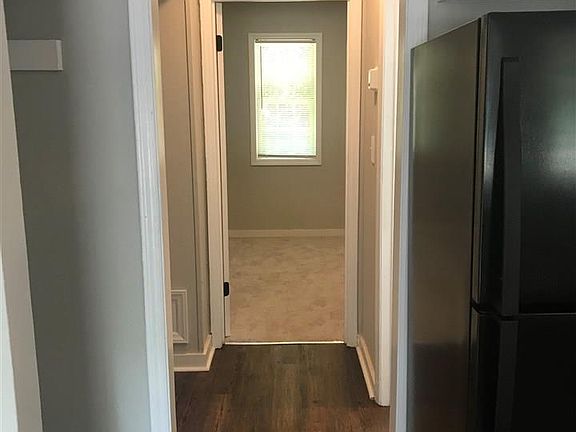 4th image of 611 N Maple St