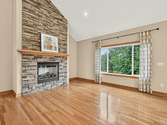 5th image of 5048 Scenic View Dr SW