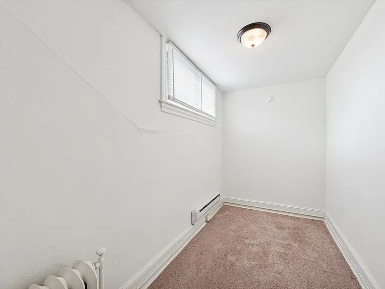402 N Church St — Photo 10