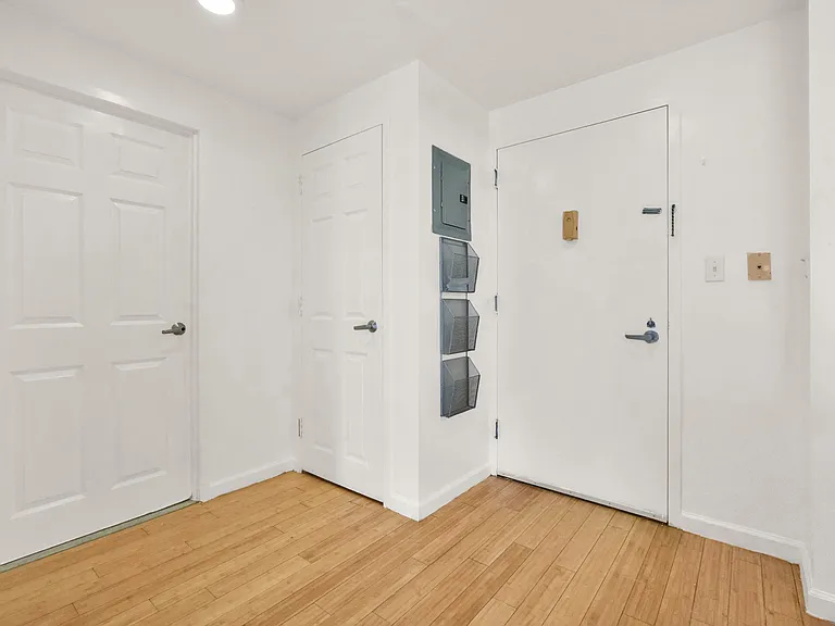 837 Washington Ave #4B — Photo 6
