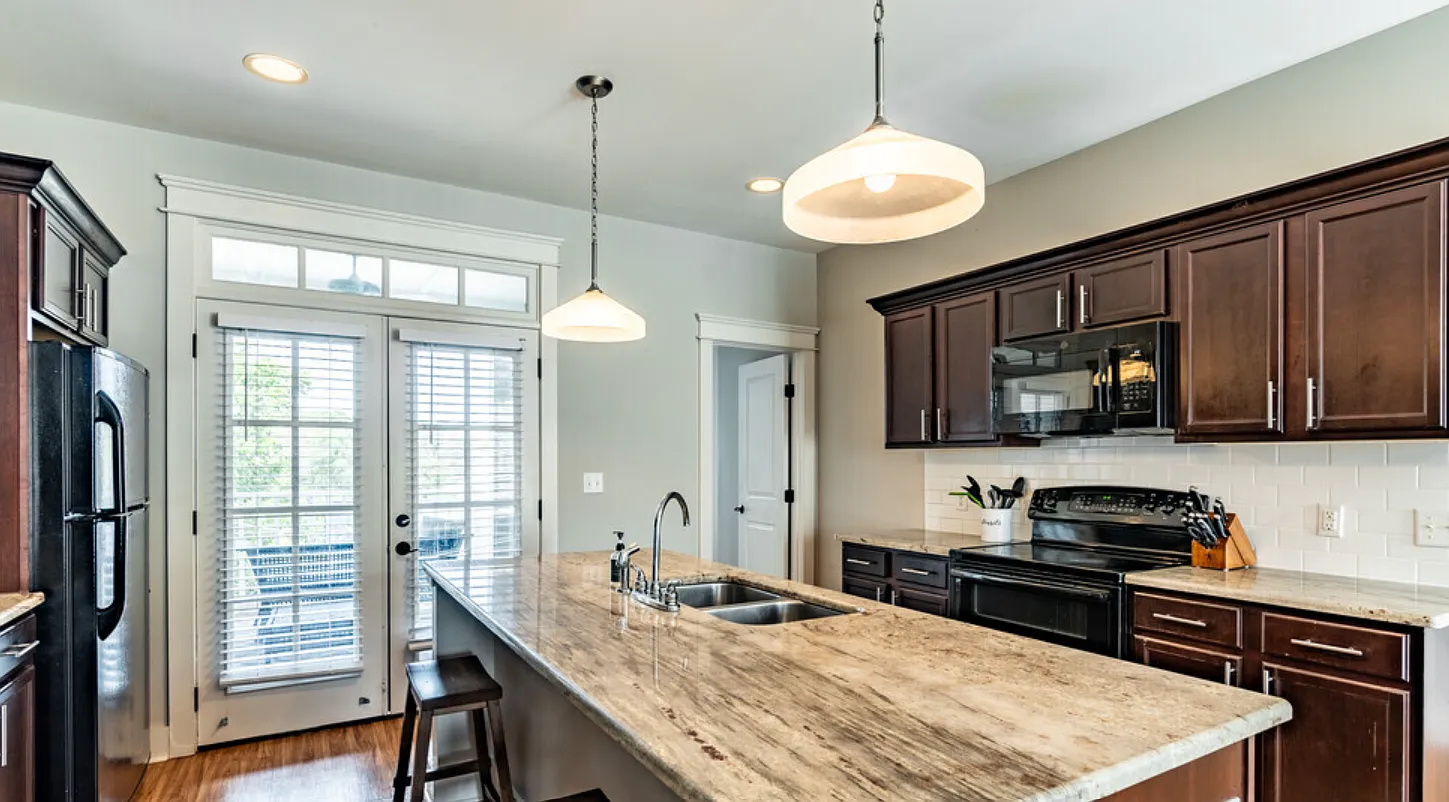 4 bed, 4.5 bath, 2800 sqft, $4,950 — Photo 4