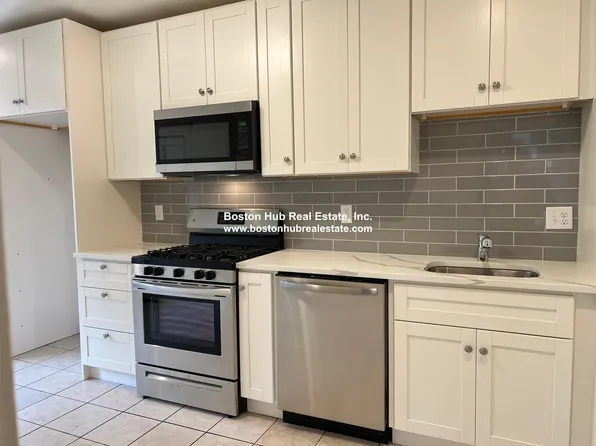48 Endicott St #2L, Salem, MA 01970
