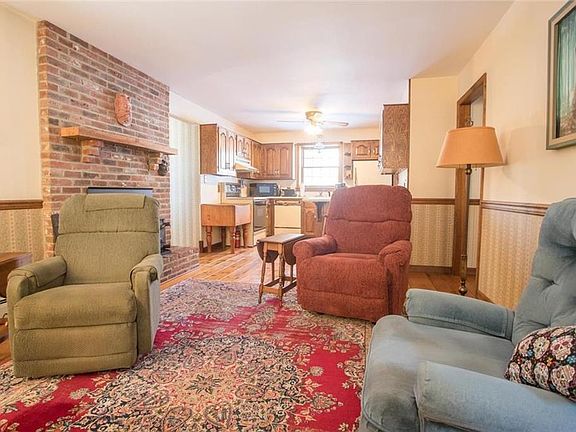 3rd image of 1907 Fawn Ln