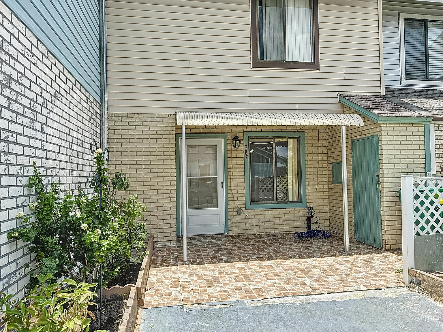 2 bed, 1.5 bath, 1028 sqft, $1,750 — Photo 2