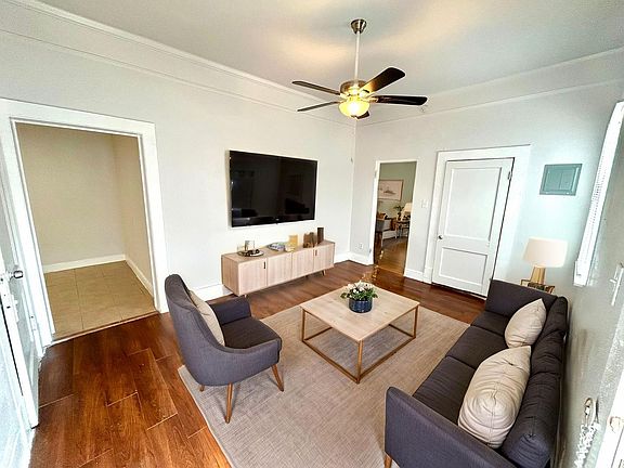 3rd image of 1137 W Ashby Pl #4