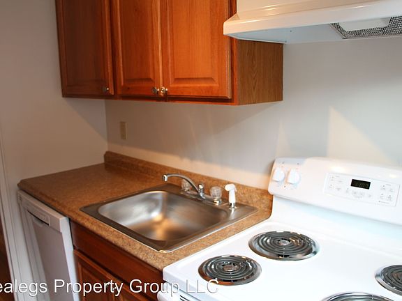 5th image of 106 E Manning St APT 1B