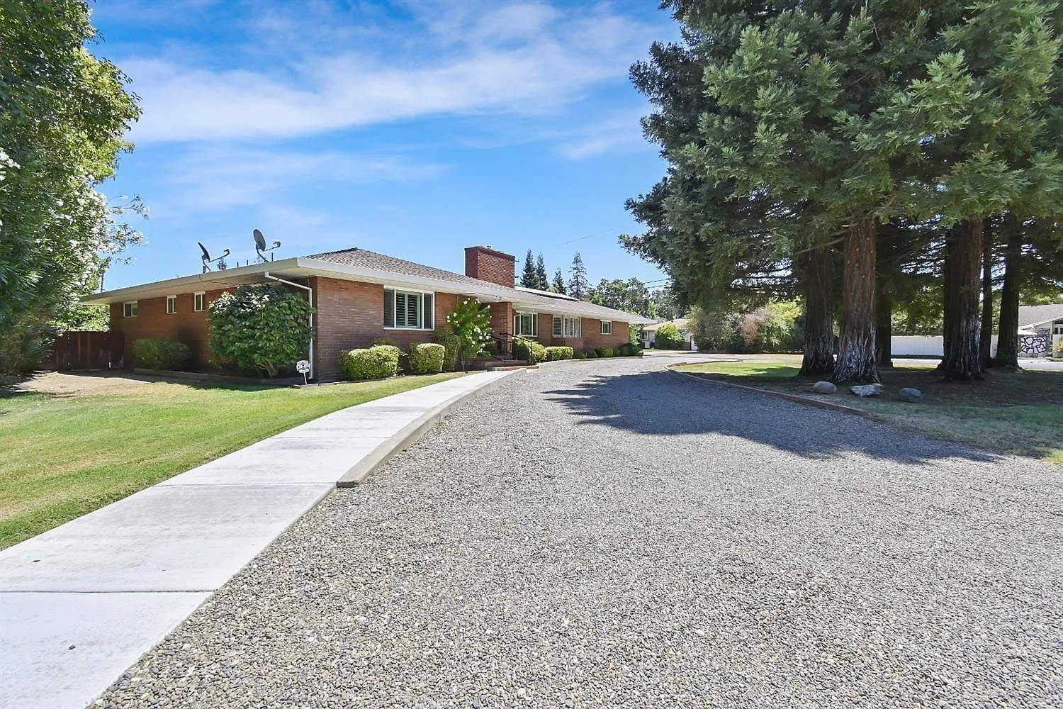 606 Queensbury Way photo 1