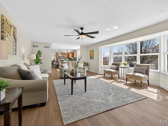 4th image of 1072 Dardenne Woods Dr