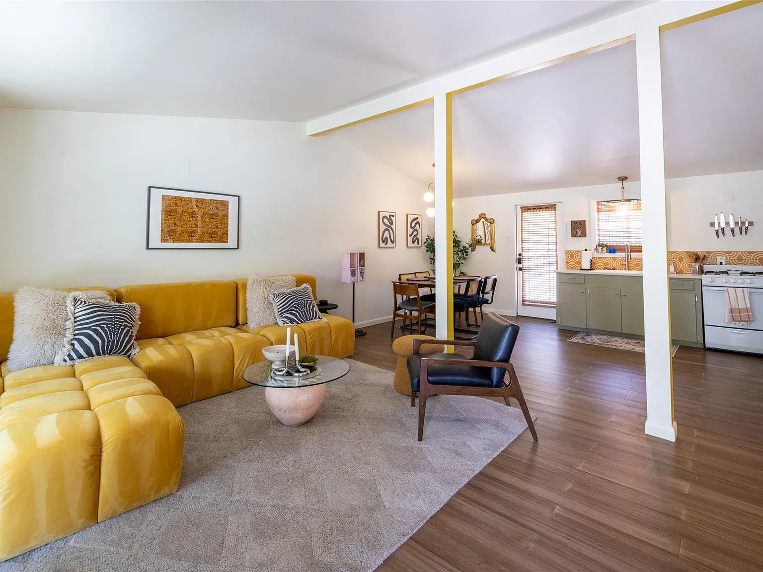 2 bed, 1.0 bath, 1800 sqft, $2,950 — Photo 4