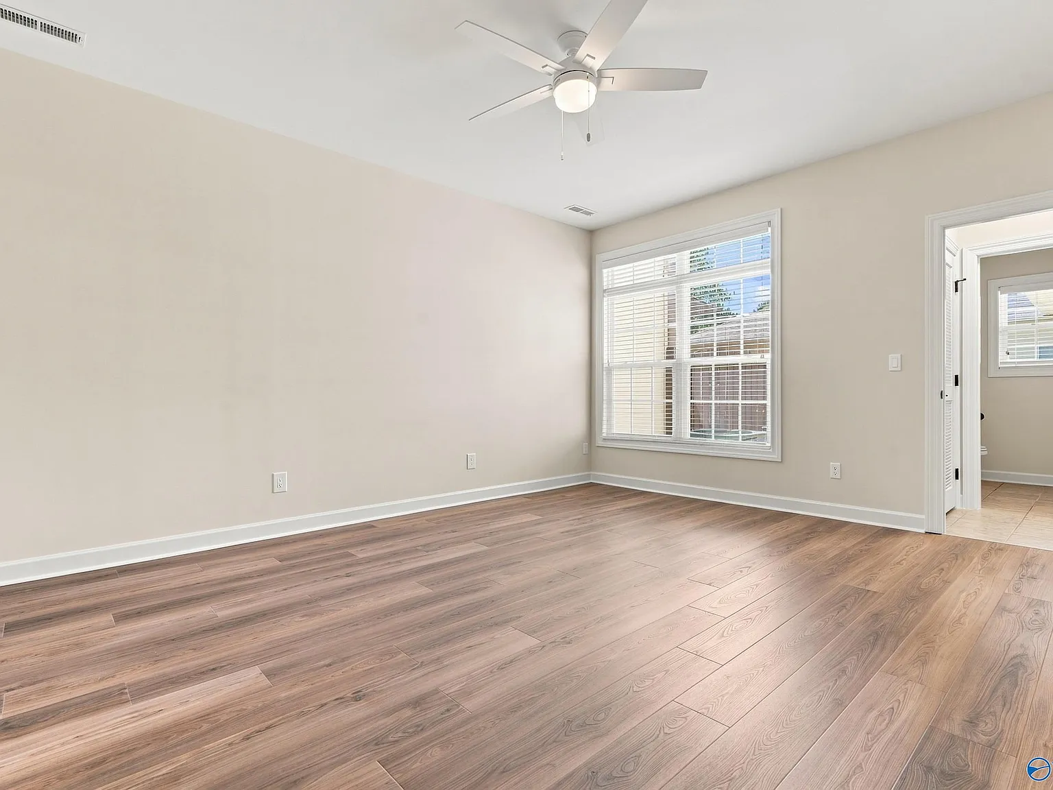 3 bed, 2.5 bath, 1865 sqft, $2,000 — Photo 4