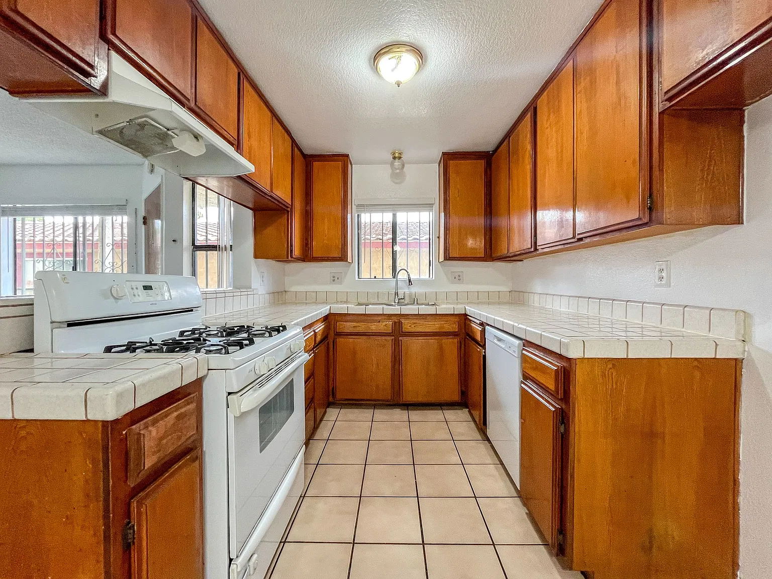 11943 Grevillea Ave — Photo 2