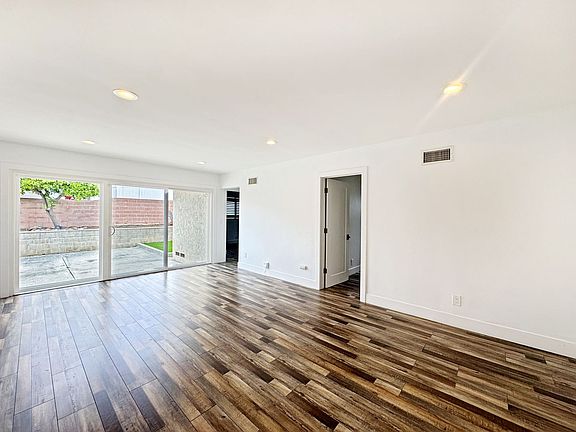 2nd image of 5414 Barclay Ave