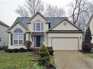 3323 Bridgeport Dr, North Olmsted, OH 44070