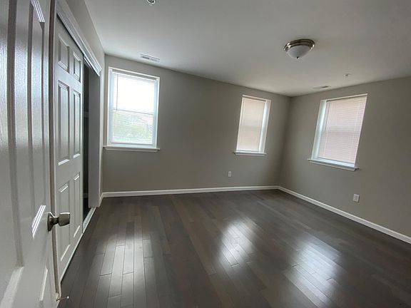 3rd image of 447 Diamond St Floor 2