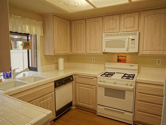 4th image of 26230 Rainbow Glen Dr