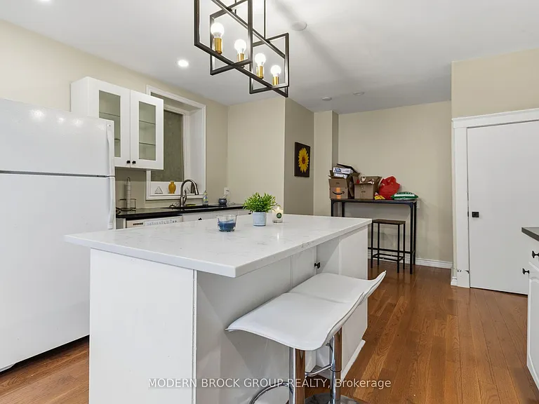322 King St W — Photo 12