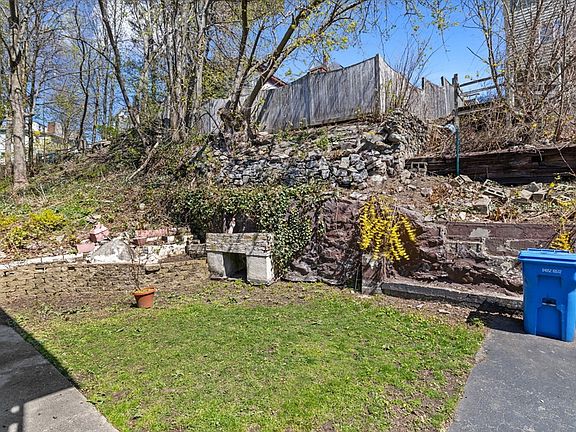 5th image of 293 Revere St #2
