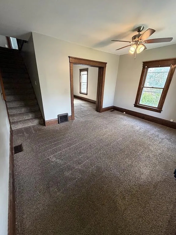 Building Photo - 242 W Summit St #244