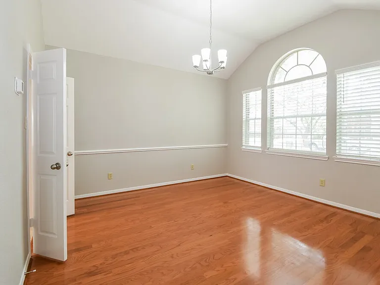 2819 Calender Lake Dr — Photo 8
