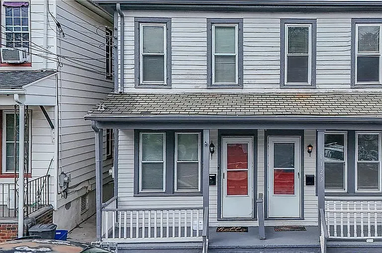 3 bed, 1212 sqft, $1,800 — Photo 2