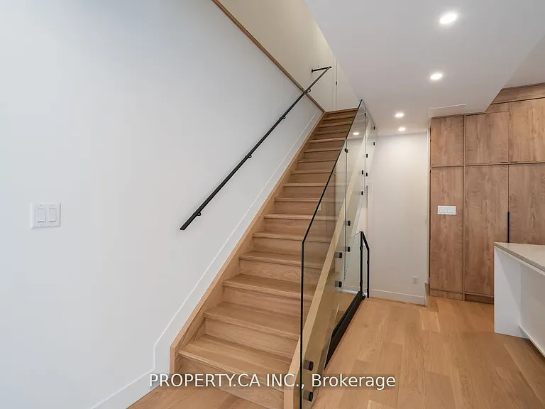 180 Dovercourt Rd #UPPER — Photo 5