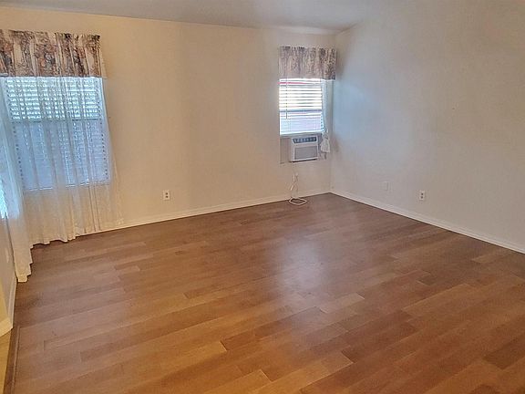 3rd image of 1923 Castillo Dr SW