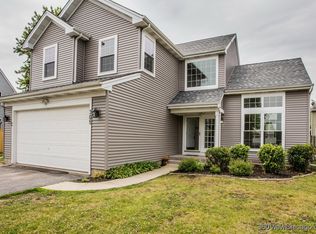 305 W Applegate Ct, Round Lake, IL 60073