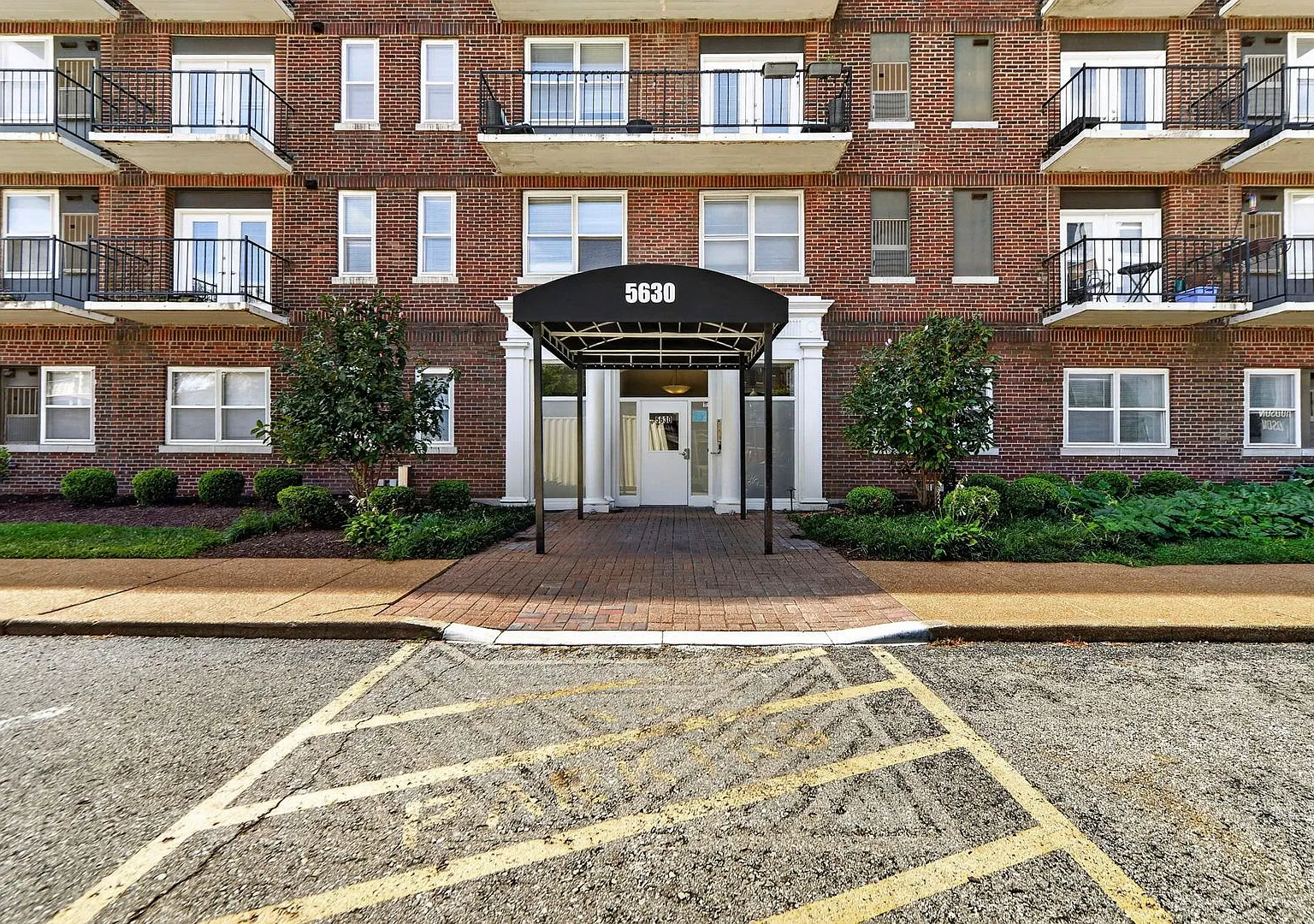 5630 Pershing Avenue #39 | Saint Louis 63122 — Photo 2