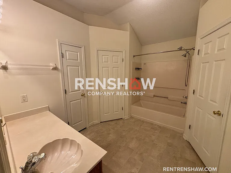 6893 Century Oaks Dr — Photo 6