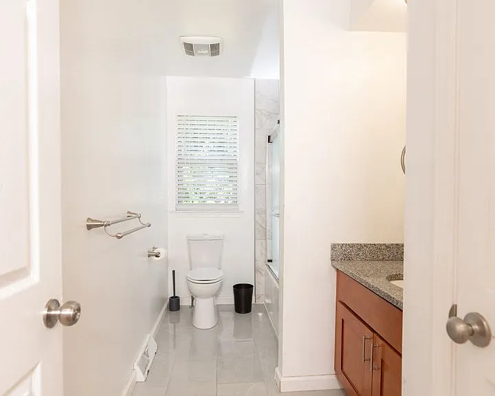 2072 Sheaffer Rd — Photo 31