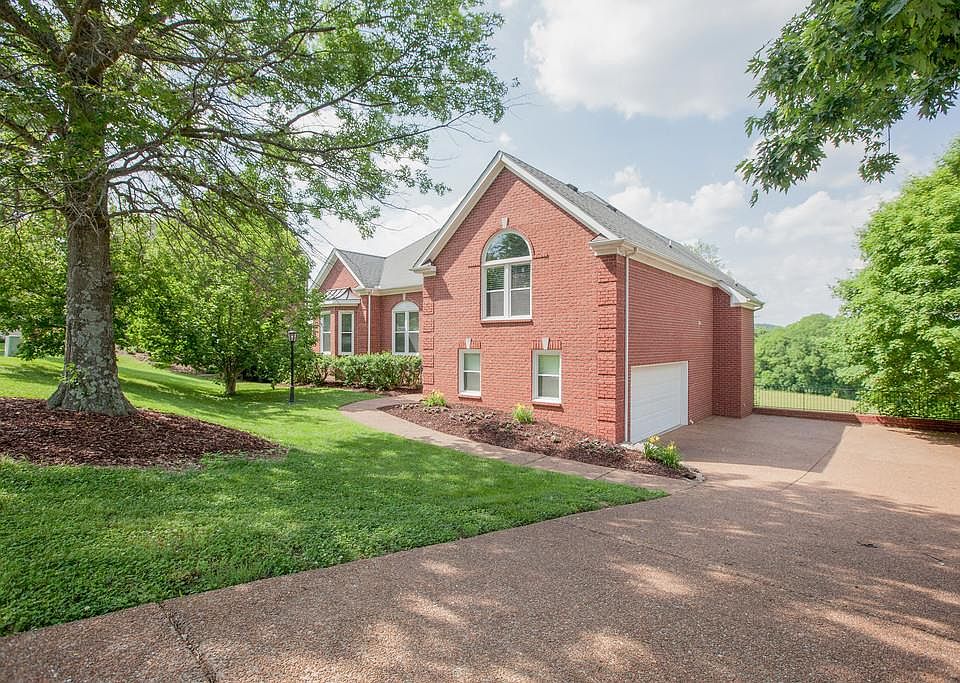 1st image of 340 Lakemont Cir
