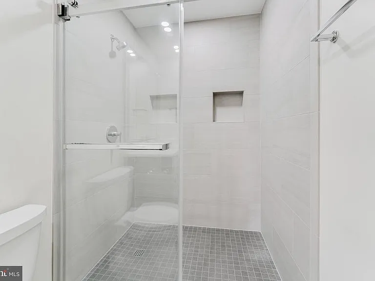 7107 Sontag Way — Photo 32