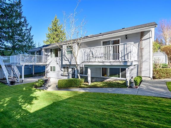 2nd image of 1580 Beaconsfield Cres
