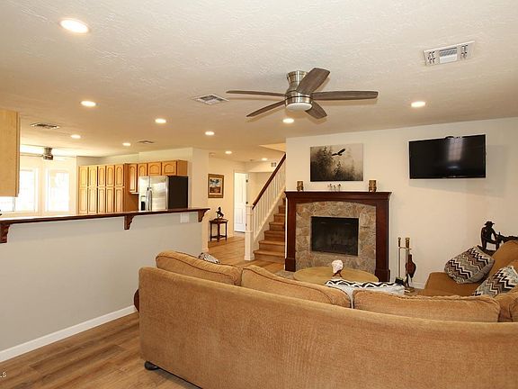 3rd image of 2835 W Belmont Ave