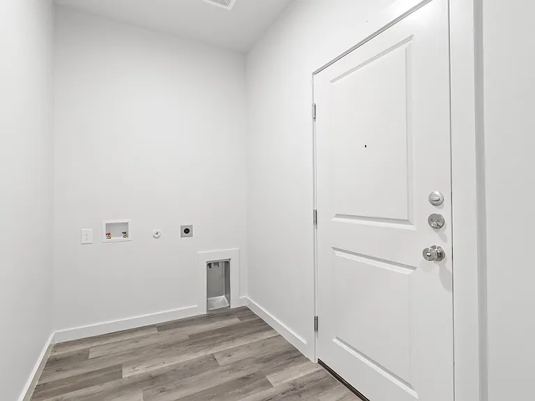 223 W Walker St — Photo 13