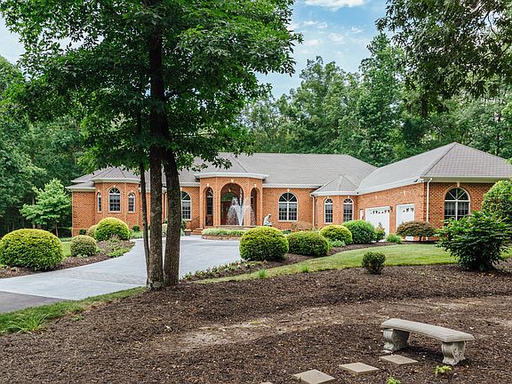 5th image of 915 Dalmore Dr