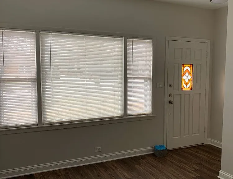 1056 Irwin Ave — Photo 3