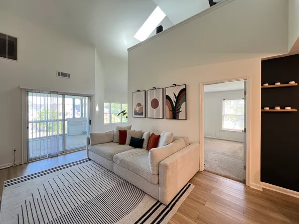 6512 Lake Park Dr APT 303, Greenbelt, MD 20770