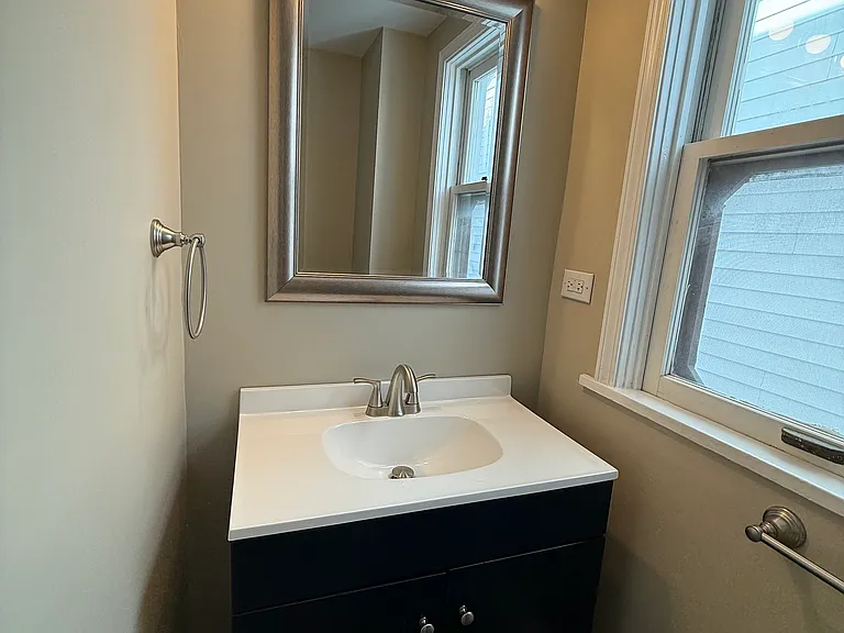 1539 Crawford Ave — Photo 17