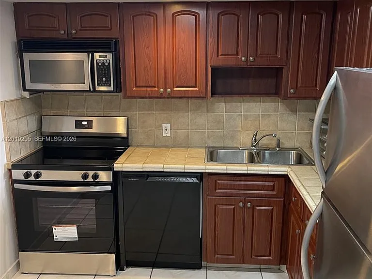 5701 Collins Ave #511 — Photo 22