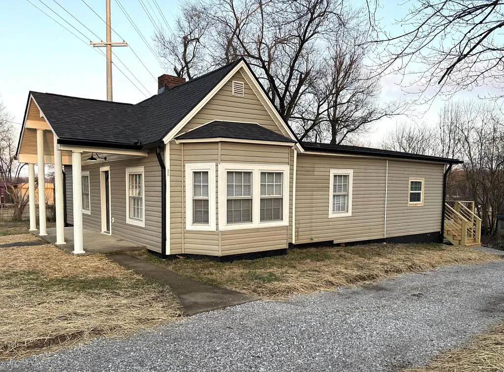 Building Photo - 8510 Three Points Rd