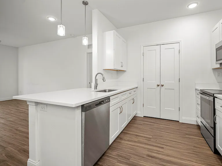 231 Walton Ave #302 — Photo 4